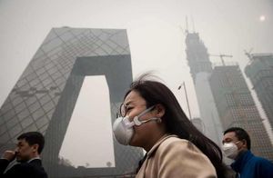 Красноречивые снимки о том, как выглядит Пекин со смогом и без