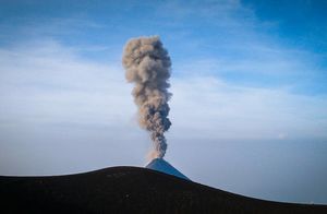 Из-за чего произошло извержение вулкана на Курилах в 2019 году