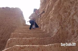 Видео: Девушка выкопала подземный дворец в одиночку
