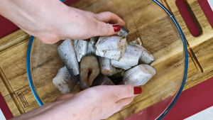 Как приготовить из минтая без предварительной обжарки вкусное рыбное блюдо в густом соусе