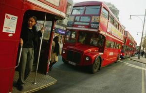 Почему в Англии используют именно 2-этажные автобусы красного цвета