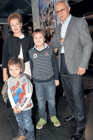 Ему – 73 года, а ей 46. Фото семьи актрисы Татьяны Абрамовой