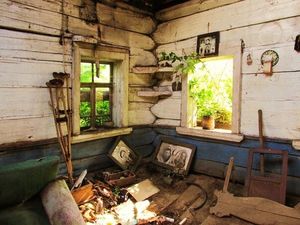 Фотографии в старых домах, как немые свидетели прошлых надежд