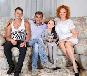 Фото красавицы жены и детей 56-летнего Николая Добрынина