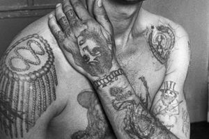Что значат российские тюремные татуировки