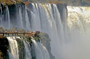 Видео: Деттифосс, Игуасу, Кайетур и еще 7 самых опасных водопадов в мире