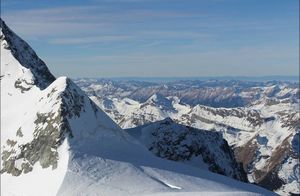 Зачем в Швейцарии накрывают одеялами гору Титлис, где так много зимних развлечений