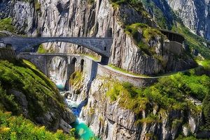 Дьявольский мост, по которому раньше не могли разойтись две повозки: мистическое место в Швейцарии