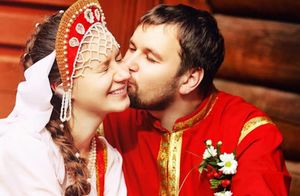 От радости и в горе: когда поцелуй был уместен на Руси