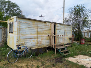 Старый строительный вагончик: что внутри и стоит ли покупать под восстановление