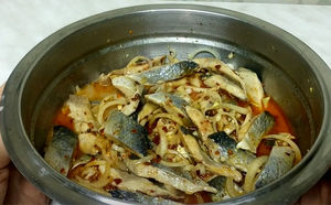 Селедка по-корейски: рецепт из Владивостока. Рыба маринуется 8 часов и становится мягкой  как осетрина