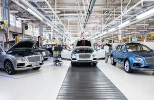 Видео: Внутри роскошного завода Bentley
