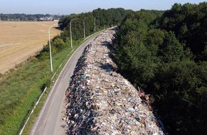 Фото дня: мусор вдоль заброшенного шоссе рядом с бельгийским городом Льеж