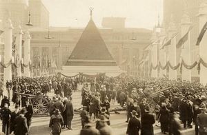 ​Фото дня: пирамида из немецких шлемов, 1919 год