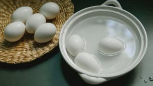 Почему не нужно выливать воду, в которой варились яйца