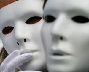 Энергетические оборотни: люди, которые носят маски...