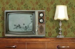 Видео: Почему советские телевизоры делали из дерева, если из пластика намного дешевле