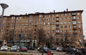 Много места и звукоизоляция: какие многоэтажки строили в СССР в период между «сталинками» и «хрущёвками»