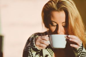Почему женщинам не желательно часто пить кофе