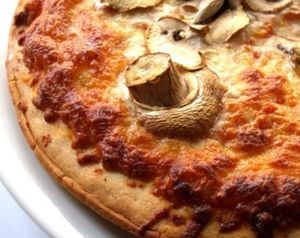 Рецепт пиццы с грибами и сыром