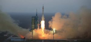 Китайский космический корабль с космонавтами успешно запущен