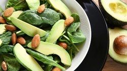 Авокадо, киви и миндаль: почему эти продукты не совсем веганские