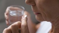 Ученые: Пожилым людям не следует принимать аспирин для предотвращения первых сердечных приступов