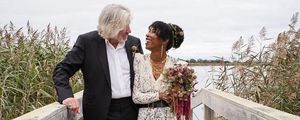 78-летний лидер Pink Floyd Роджер Уотерс женился на своем бывшем водителе Камиле Чавес