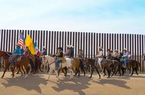 Почему граница между США и Мексикой исчезает раз в году