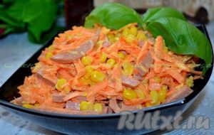 Салат с копченой колбасой и морковью