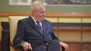Сенат Чехии призвал снять полномочия президента с Милоша Земана