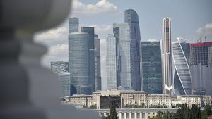 МЧС проверяет информацию о пожаре в Москва-Сити