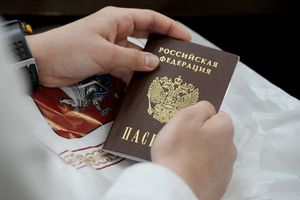 «Бессрочный паспорт в 65»: политик предложил менять главный документ позже
