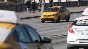 Мужчина бесплатно ездил на такси, потратив более миллиона рублей своего экс-работодателя