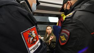 Более 30 тысяч нарушений масочного режима выявили в транспорте столицы с начала октября