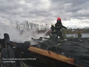 Три частных дома сгорели дотла в поселении Марушкинское
