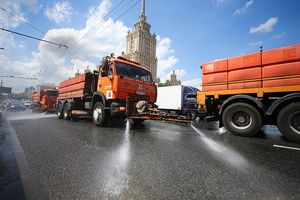 Городские службы проведут заключительную промывку столичных дорог с шампунем