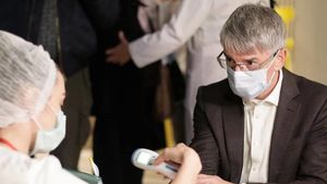 Глава столичного департамента Алексей Фурсин вакцинировался повторно