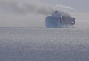 Взрыв произошел на борту контейнеровоза с химикатами у берегов США