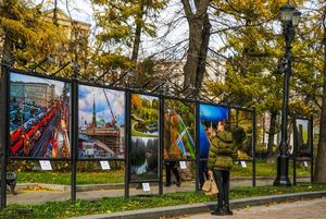 Фотовыставка о благоустройстве столицы открылась на Тверском бульваре