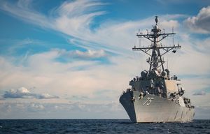 Читатели Daily Mail приняли ржавый эсминец USS Chafee за российский корабль