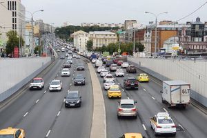 Движение транспорта по Тверской улице полностью восстановили после пожара