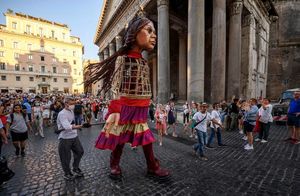Фото дня: марионетка на улице Рима