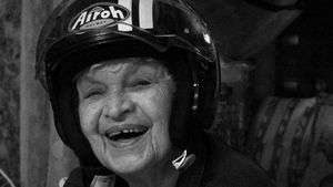 Скончалась старейшая мотоциклистка России Лия Клюйкова