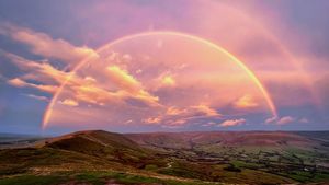 «Один на миллион»: британскому фотографу удалось сделать уникальный снимок радуги