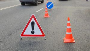 Два автомобиля столкнулись на пересечении улиц Профсоюзная и Островитянова