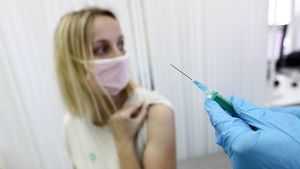 Минтруд направил проект рекомендации по выходным при вакцинации от коронавируса