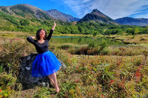 Синяя юбка, озеро и горный цирк. Вачкажец, Камчатка.