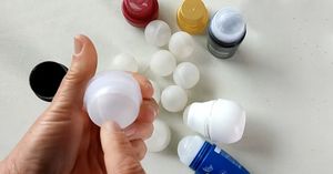 Пользуетесь шариковыми дезодорантами? Собирайте шарики! Для них есть отличное применение