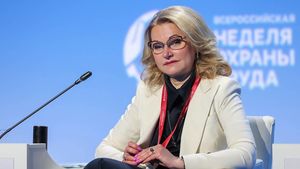 Голикова рассказала о доле россиян, привитых первым компонентом вакцины от COVID-19